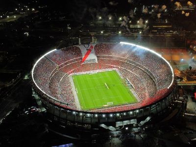 Insólito: analizan cambiar la sede de la final de la Copa Libertadores si no llega River