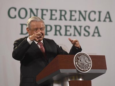 "Lo veo muy bien", AMLO respalda sustitución de estatua de Colón en CDMX