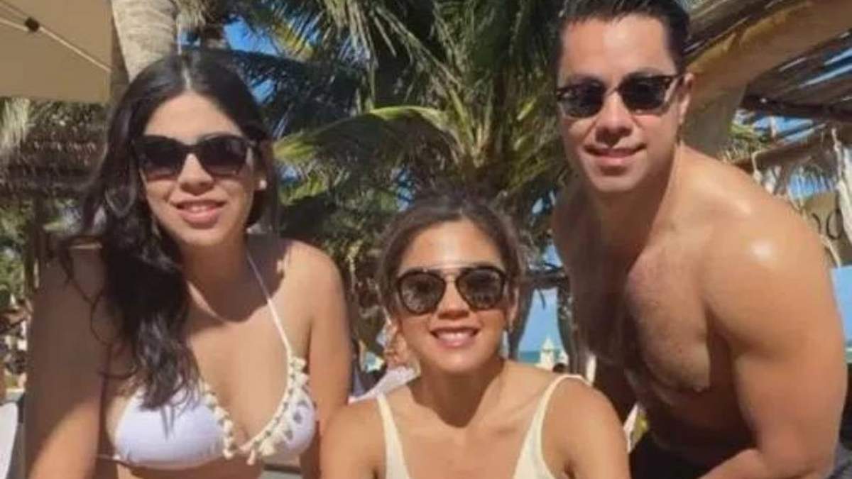 Juliana Rosario Hernández Quintanar y María Cristina Álvarez, funcionarias municipales de Querétaro, posan con el diputado federal panista Felipe Fernando Macías Olvera.