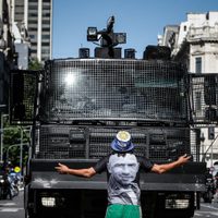 Cruces políticos por la "represión" durante el velatorio de Maradona