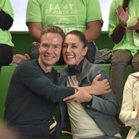 Sheinbaum recibe constancia como candidata presidencial del PVEM