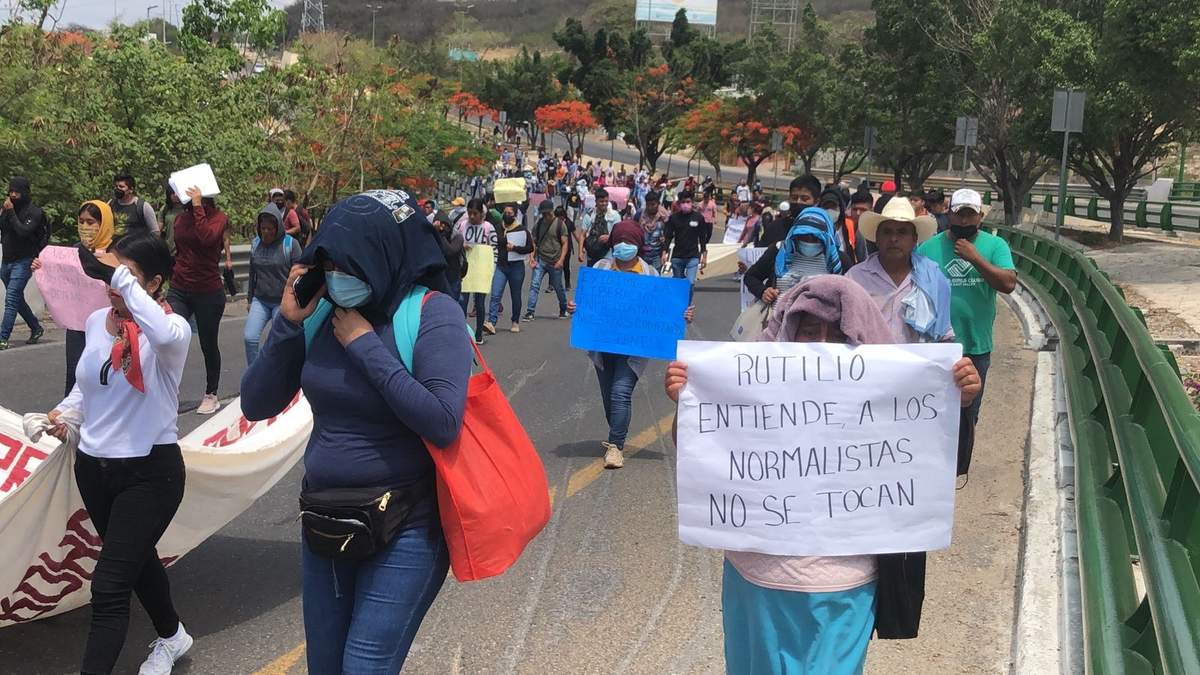 Desde la detención de los normalistas, manifestantes han salido a marchar en exigencia de justicia para los jóvenes retenidos