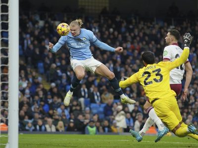 Manchester City vence 4-1 al West Ham y remonta posiciones en la Premier League
