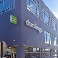 Duolingo reporta la “muerte” de su mascota Duo; así reaccionaron Dua Lipa, Netflix y la OMS
