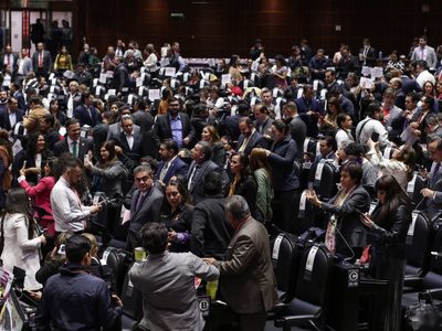 Diputados abren nueva sesión para acelerar el Plan B de la reforma electoral de AMLO