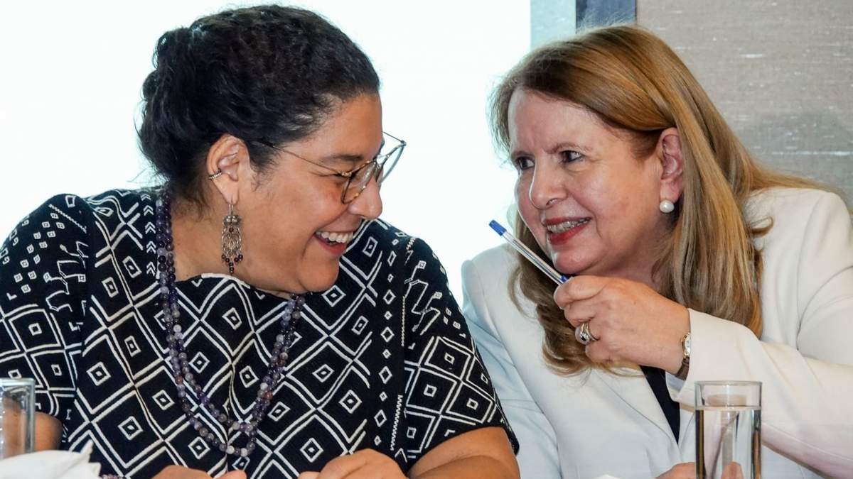 Lenia Batres y Loretta Ortíz, en noviembre pasado en un foro