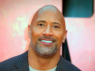Cobra seis cifras en billetes verdes por posteo: "The Rock" es el nuevo número uno de las redes soci