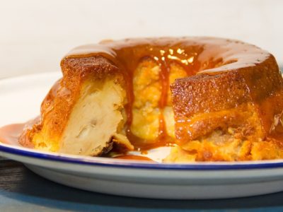 Receta de budín de pan: el clásico postre de la infancia que hacés en un rato con lo que tenés a mano