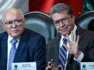 Ley ISSSTE no afectará a trabajadores de la educación: Ricardo Monreal tras manifestación de la CNTE