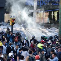 Enfrentamientos en marcha por el 2 de octubre deja seis heridos
