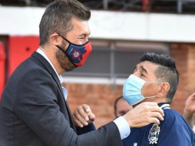Marcelo Tinelli regresó a sus orígenes como movilero para despedir a Maradona: "Toda la vida"