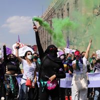 Fracasaron "grupos que querían dañar el Palacio Nacional y negocios" en marcha del 8M: Batres