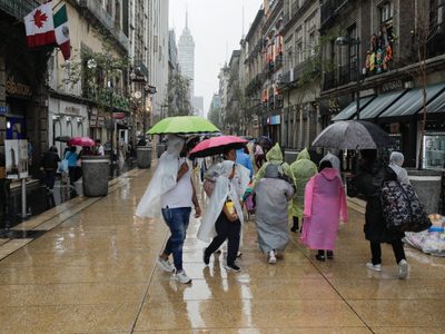 El desecho de aceite comestible a las coladeras puede incrementar el riesgo de inundaciones