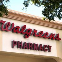 Walgreens anuncia plan para cerrar mil 200 farmacias en EU
