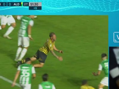 Otro robo descarado: Aldosivi le ganó a Banfield con un penal inventado por el VAR