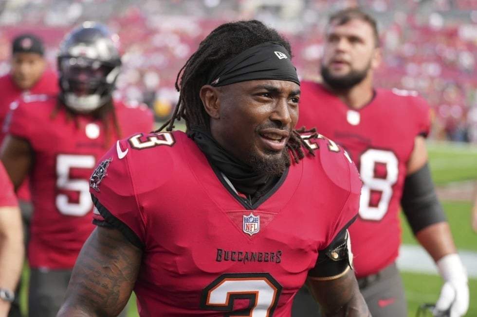 Jordan Whitehead, safety de los Buccaneers, se lesionó en un accidente automovilístico