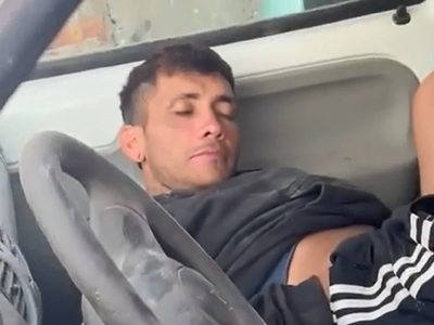 Insólito: fue a llevar a su hija al colegio y halló a un hombre que dormía en su camioneta