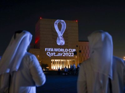 Es falso que Qatar vaya a encarcelar a las personas que ondeen la bandera arcoíris en el Mundial