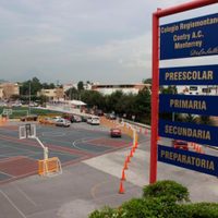 Suspenden a alumna que llevó pistola a secundaria privada de Monterrey