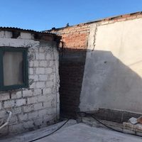 Vecinos del barrio Belgrano denunciaron que se inclinó una de las paredes del galpón incendiado con peligro de derrumbe