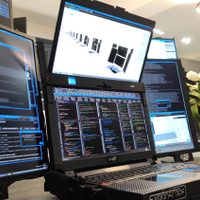 Así es Aurora 7, una computadora portátil con siete pantallas
