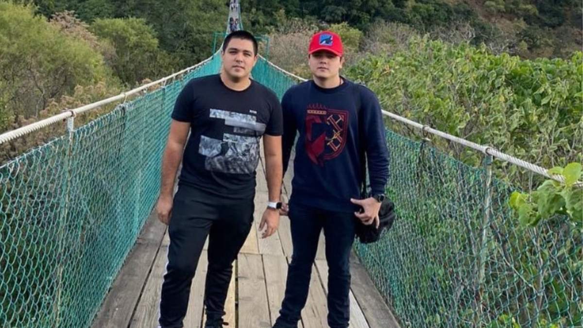 Gail Castro (izq.) fue asesinado el 28 de marzo en Ensenada tras salir de un restaurante.