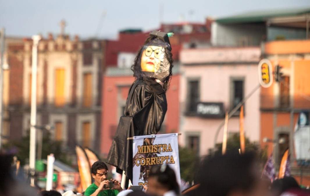 Figura de cartón de la ministra presidenta Norma Piña