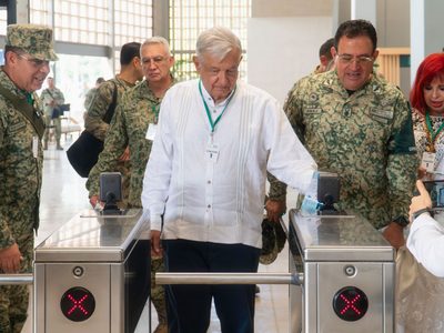 AMLO presume cascada de inauguraciones