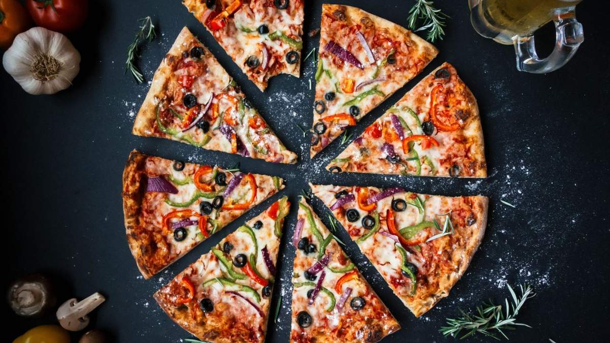 La conmemoración del Día Mundial de la Pizza destaca su historia y el reconocimiento cultural de su preparación tradicional.