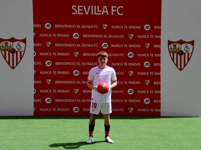 "Nos vamos a segunda": el mal momento que vive Valentín Barco en Sevilla