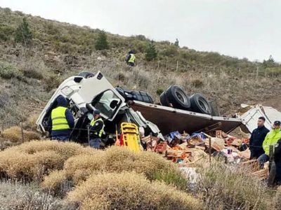 Murió un camionero al despistarse y caer a un barranco en la Ruta 237