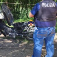 Allanaron dos domicilios en Centenario, recuperaron una motocicleta y secuestraron armas