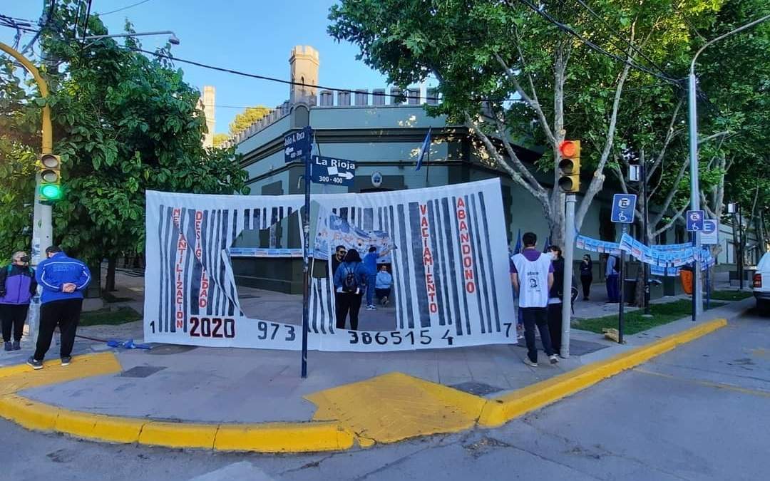 Protesta de estatales. Fuente:(Twitter)