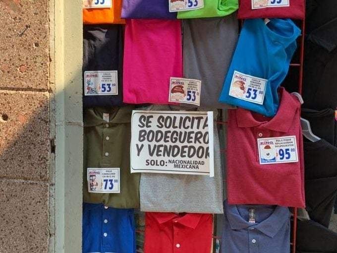 En la imagen, una oferta de empleo "sólo para mexicanos" en el Centro de la CDMX