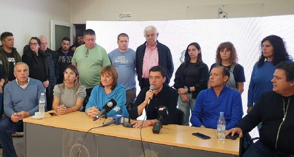 Dirigentes y candidatos del MPN tras la derrota. Fuente: (Javier Manzano)