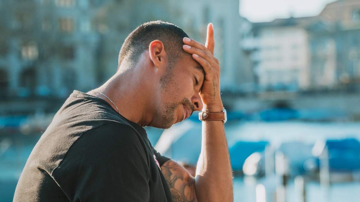 El dolor de cabeza es uno de los nuevos síntomas (Fuente: Twitter)