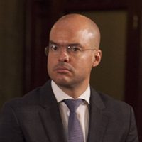 David León comparece ante FGR por video donde entrega dinero a Pío López Obrador