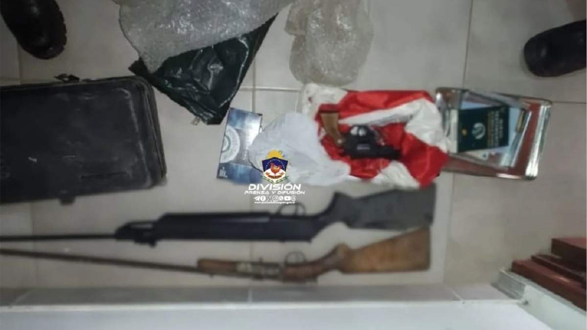 Parte de los elementos secuestrados por la policía en Plottier. Fuente: (Policía de Neuquén)