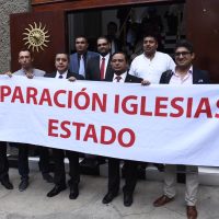 Masones piden a AMLO que su Cartilla Moral deje de distribuirse en templos
