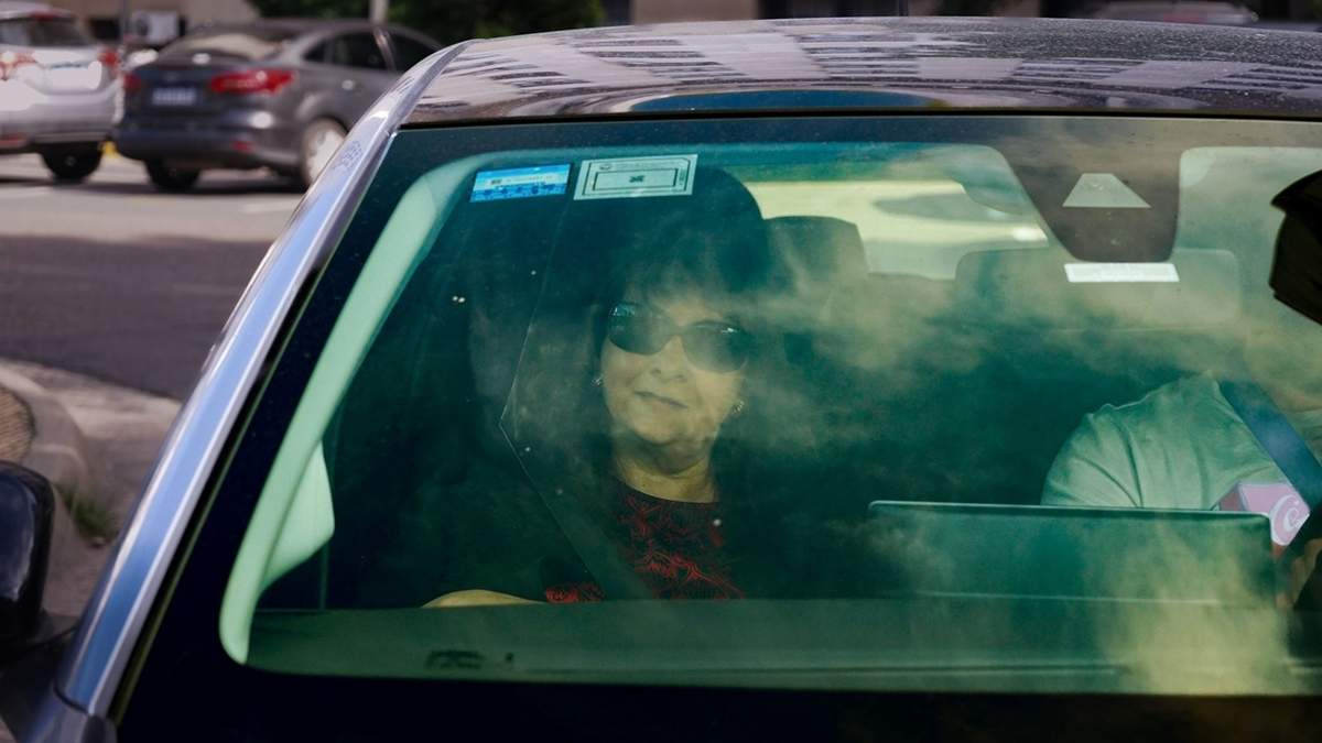 Las prestamistas de Adorni dijeron que aún les debe 70.000 dólares