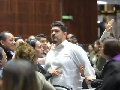 Empujones en la discusión sobre “narcocandidaturas”; acusan a morenista de estar borracho (Videos)