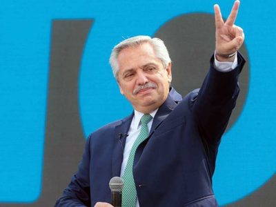 Tras el cruce con la UIA, Alberto retrucó: “Los peronistas todos los días celebramos la industria”