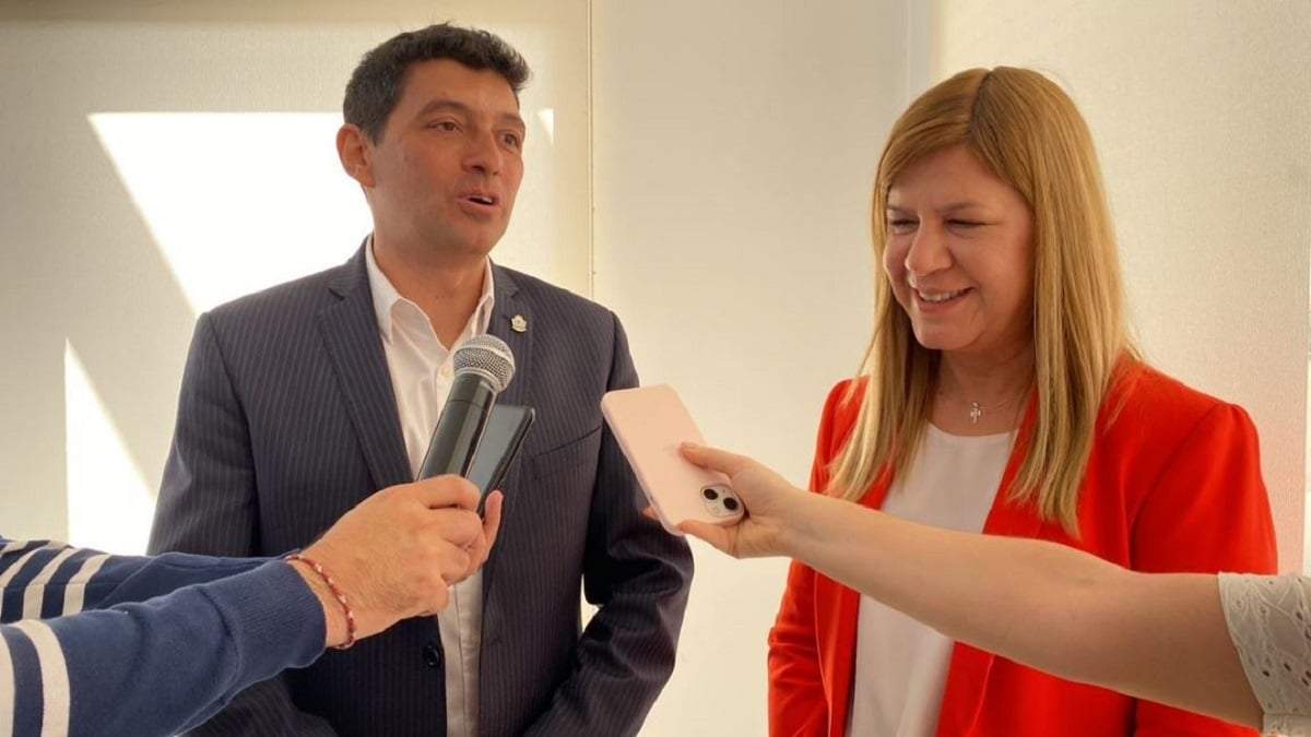 Gloria Ruiz y Marcos Koopmann tras la reunión de transición legislativa. Fuente: (Twitter)