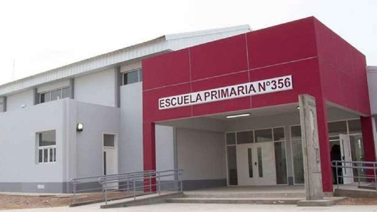 Escuela primaria N° 356, ubicada en la zona de la meseta de la capital neuquina. Fuente: (Tu Noticia)