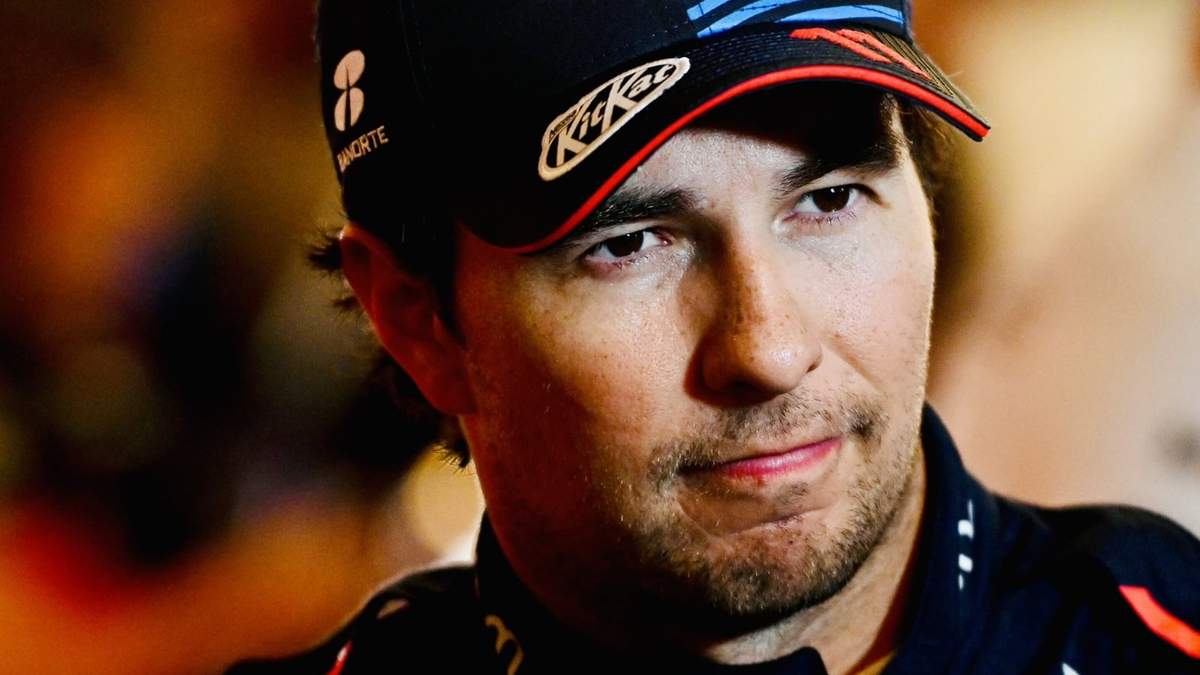 “¿Por qué carajo lo revisaste?”: Checo Pérez explota contra Hugh Bird, ingeniero de Red Bull