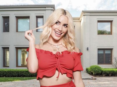 Despampanante: Lali Espósito abrió las puertas de su casa y mostró su lujoso living