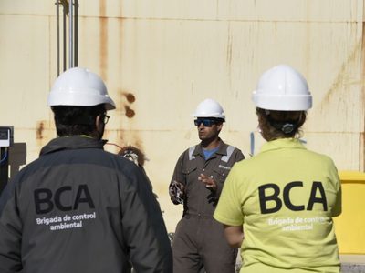El Ministerio de Ambiente evaluó el derrame de petróleo en Río Negro