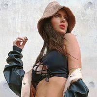 Va con todo: el microchaleco sastrero de Natalie Weber, ideal para usar de día o de noche este otoño