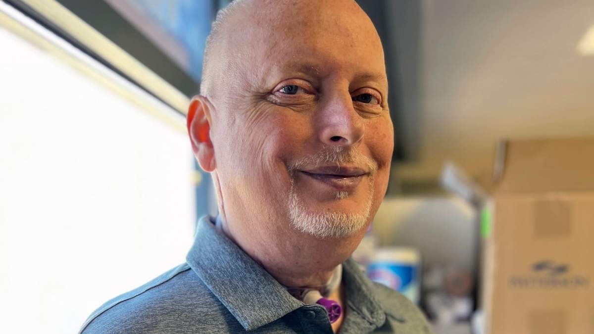 Marty Kedian es apenas la tercera persona en Estados Unidos que se somete a un trasplante total de laringe