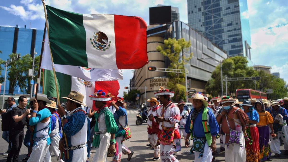 Después de caminar 900 km integrantes de la comunidad wixárika arribaron a la CDMX